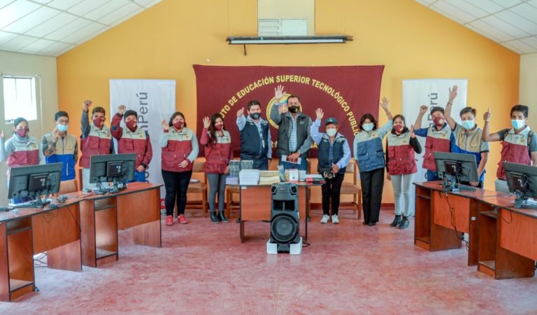 Southern Perú entrega capital semilla en Locumba para la implementación de TICS
