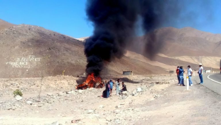 Vehículo se despista, vuelca y se incendia en la Panamericana