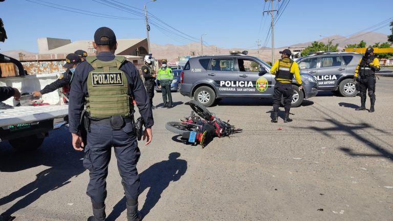 Moquegua: Violento choque entre camioneta y moto lineal deja dos heridos