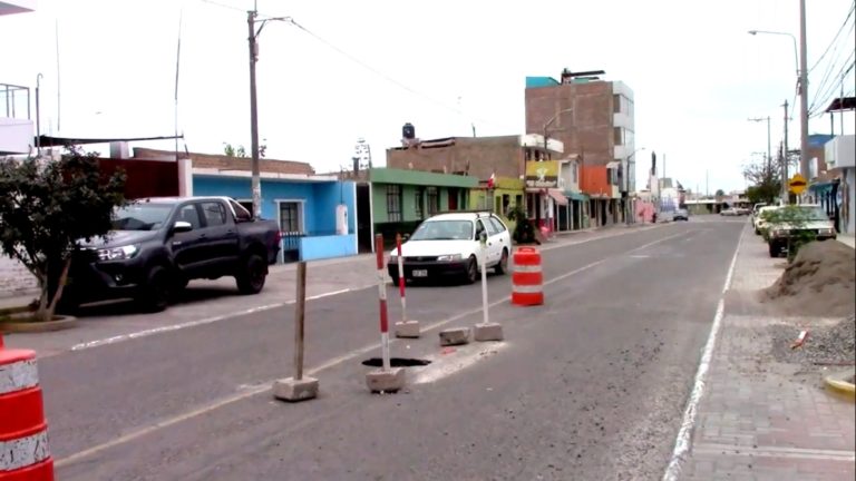 Deán Valdivia: denuncian daños en Av. Arequipa