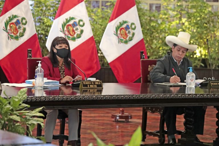 Presentan moción para que Mirtha Vásquez explique “doble discurso” de Pedro Castillo