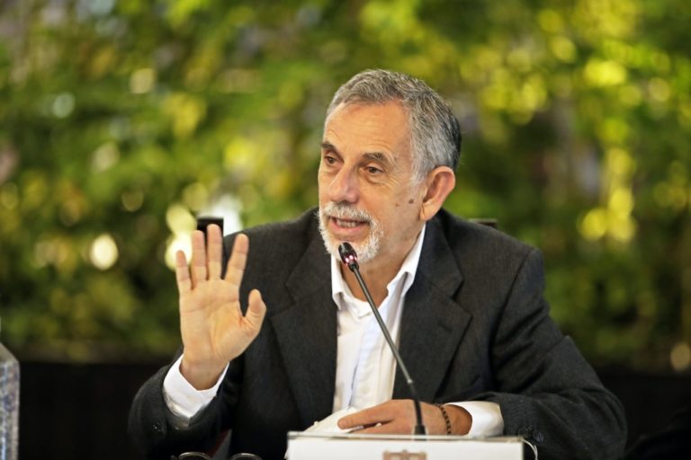 Pedro Francke anuncia que deja el Ministerio de Economía