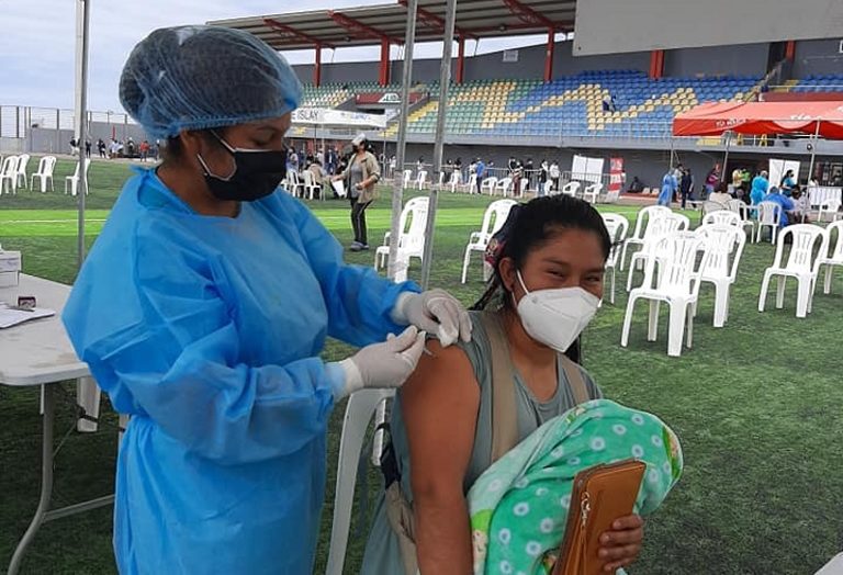 Jueves y viernes inmunizarán con primeras dosis a mayores de 18 años en la región Arequipa