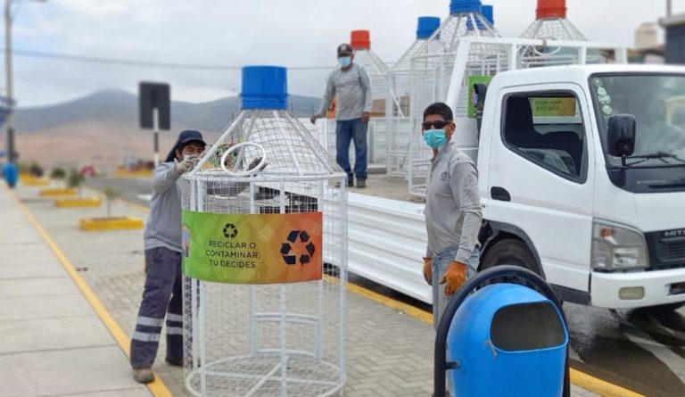 Matarani: instalan contenedores de botellas de plástico
