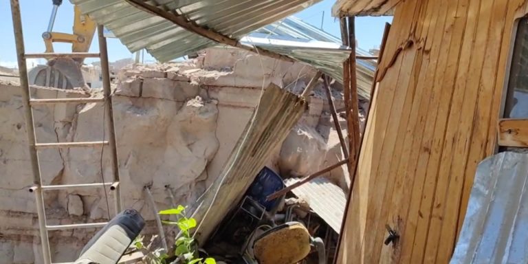 Moquegua: Muro cae sobre vivienda rústica y familia salva de morir aplastada
