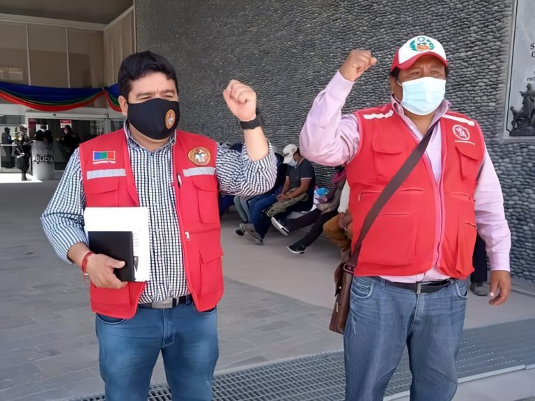 Trabajadores de construcción civil de Ilo viajan a Moquegua y protestan contra Zenón Cuevas