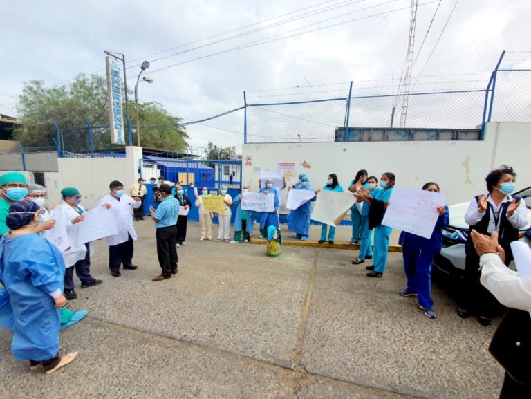 Médicos de hospital de EsSalud Ilo en contra de unificación con el MINSA