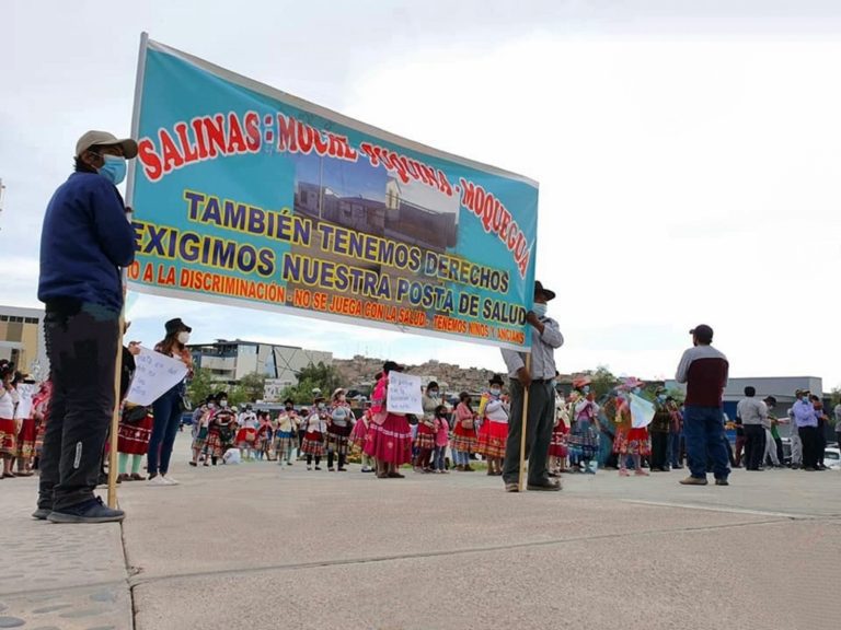 Ciudadanos de Salinas Moche realizan plantón en el GORE Moquegua