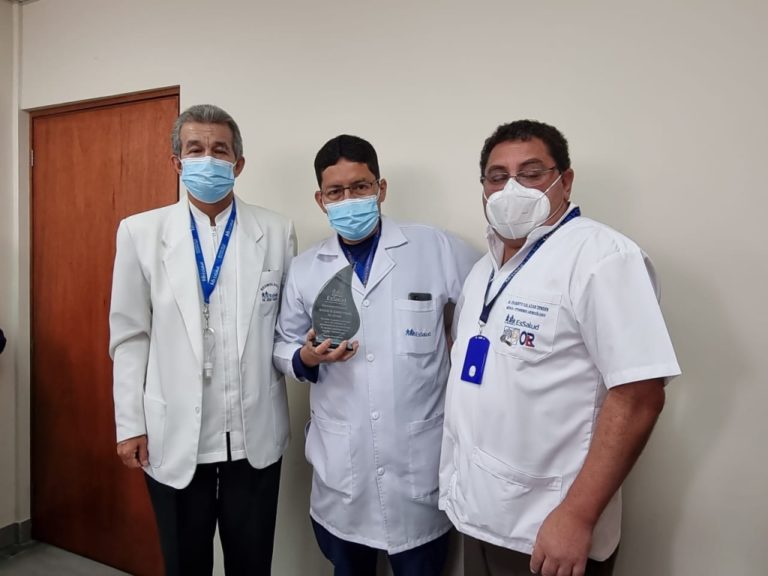 Reconocen a especialistas en quimioterapia de EsSalud Arequipa