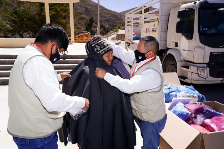 Southern Perú realizó campaña de abrigo en anexos alto andinos de Torata