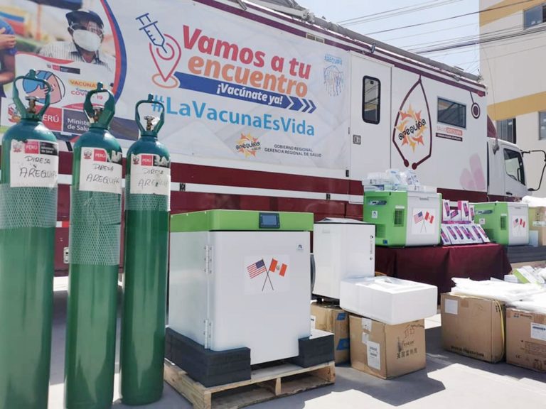 Entregan 11 ultra congeladoras a Centros de Salud de Arequipa