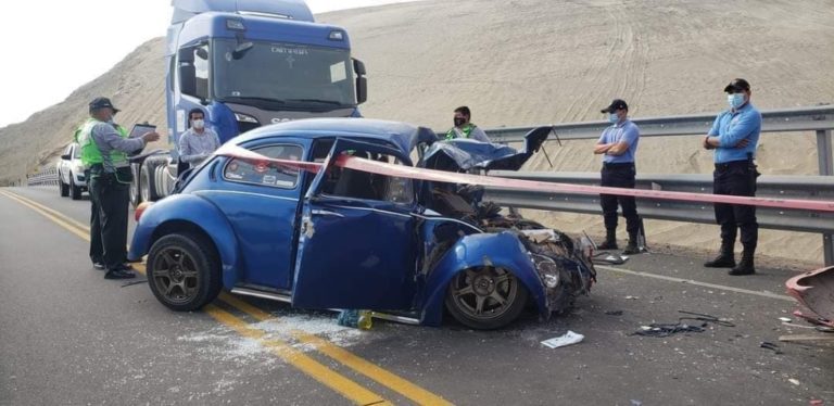 Costanera: un fallecido dejó accidente vehicular entre tráiler y Volkswagen escarabajo