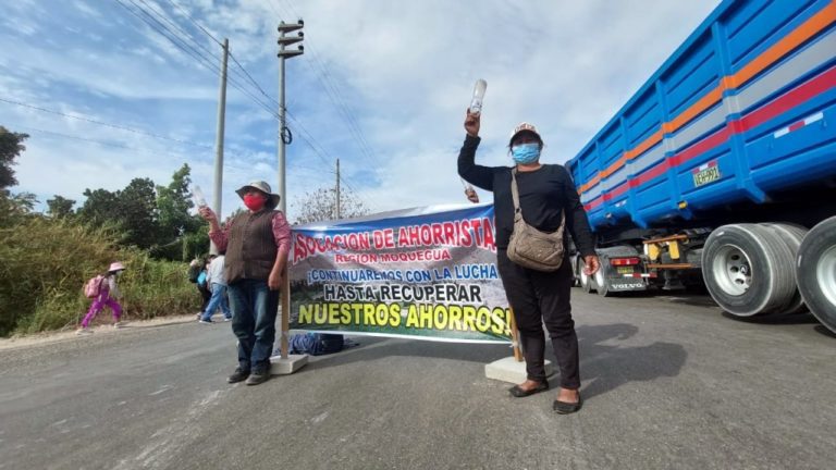 Ahorristas toman puente Montalvo para exigir a CREDICOOP la devolución de su dinero