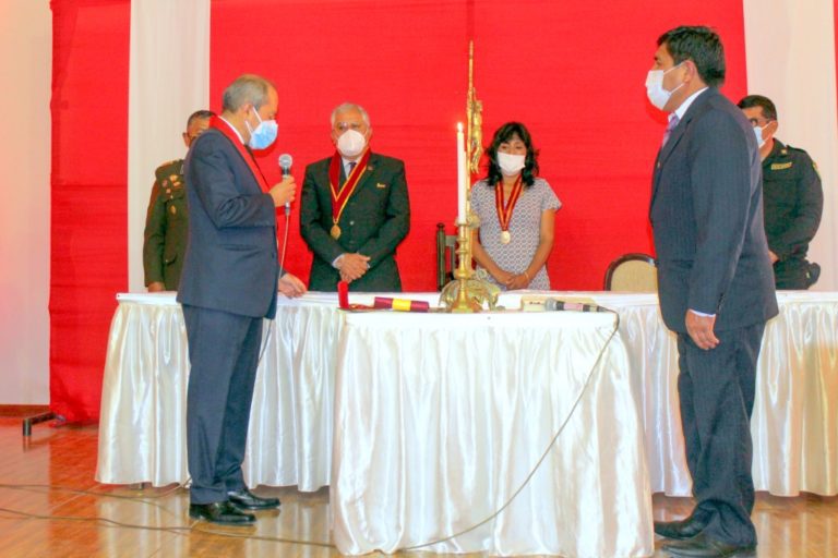 Juramentó Prof. Edgar Rea como nuevo prefecto regional de Moquegua