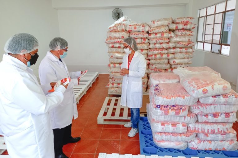 Moquegua: Qali Warma y Educación supervisan almacenamiento de alimentos