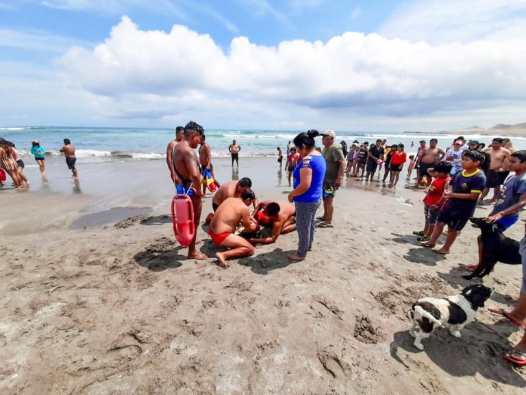 Salvan a adolescente en playa Pozo de Lisas