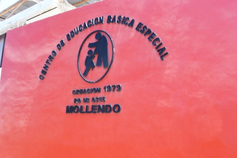 Auxiliares podrán postular a una reasignación en 4 colegios de la provincia de Islay