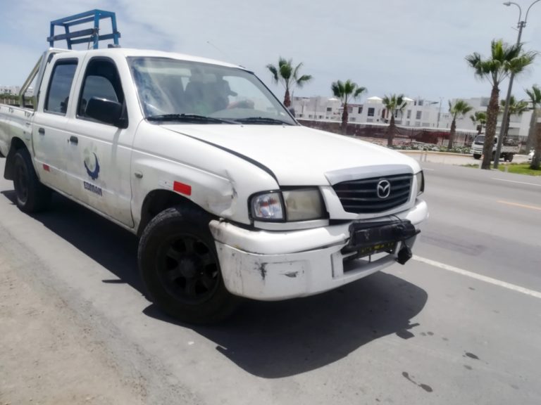 Mejía: Conductor ebrio choca camioneta contra palmera