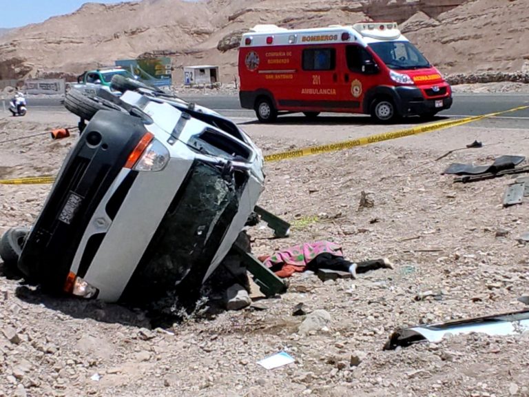 Un muerto y 16 heridos en Moquegua: chofer de minivan quería eludir control de Sutran