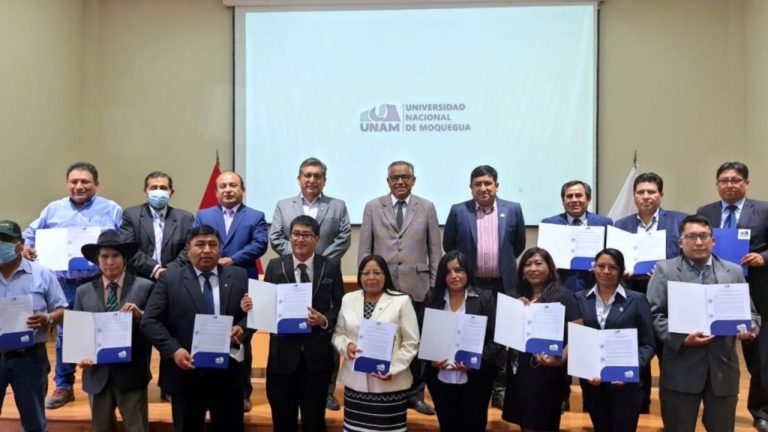 Docentes contratados recibieron resolución de nombramiento por la UNAM