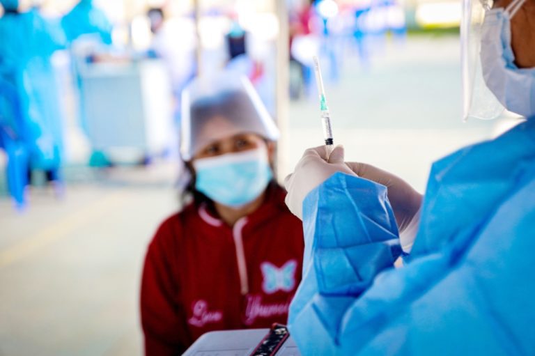 Casi 90 mil arequipeños se vacunaron contra el Covid-19 en la primera semana de enero