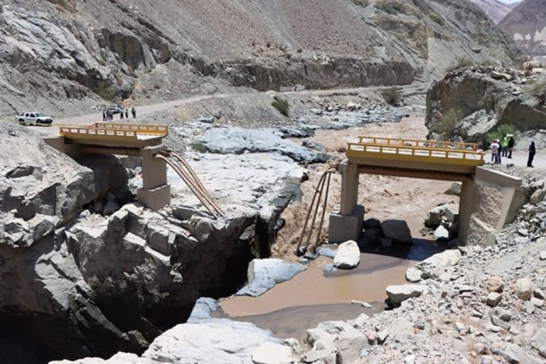 Puente “El Chorro” colapsa y deja incomunicado al distrito de Quinistaquillas