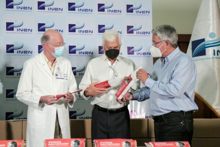 Fundación Romero entregó al INEN mascarillas KN95 para pacientes oncológicos