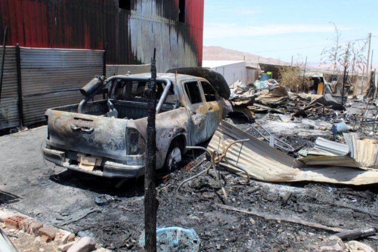 Llevan ayuda a damnificados del incendio que arrasó con 5 viviendas 