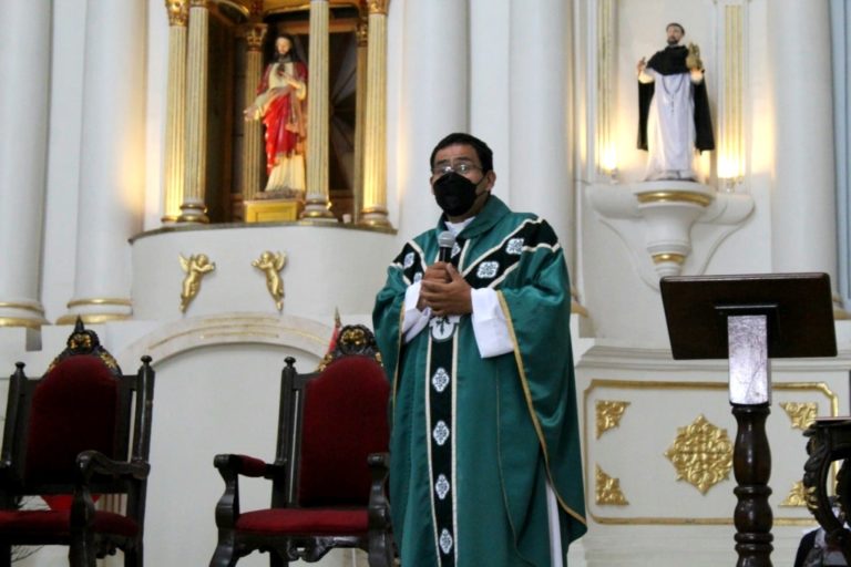 Nuevo párroco, Juan Carlos Asqui, inició su servicio pastoral en Moquegua