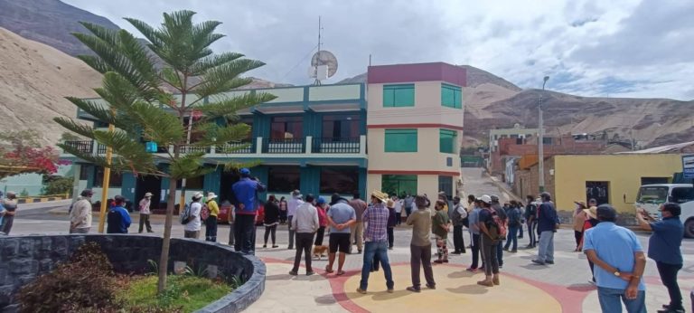 Pobladores de Quinistaquillas exigen información sobre reposición del puente “El Chorro 2”