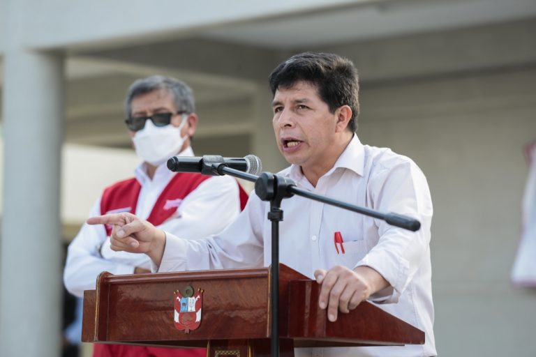 Pedro Castillo respalda a cuestionado ministro de Salud, Hernán Condori