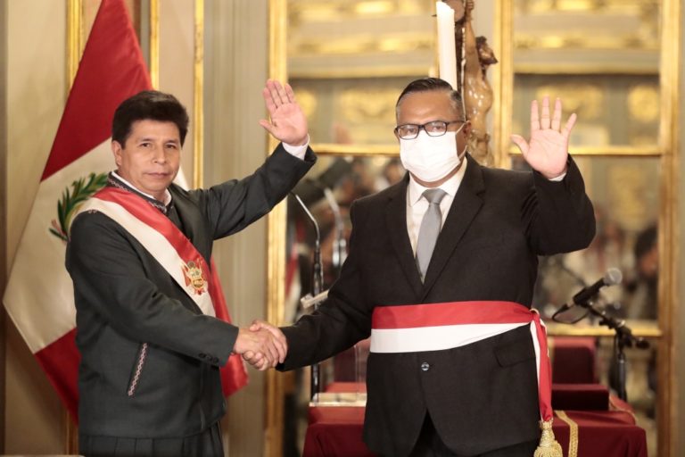 Nuevo ministro de Salud es investigado por una fiscalía anticorrupción en Junín