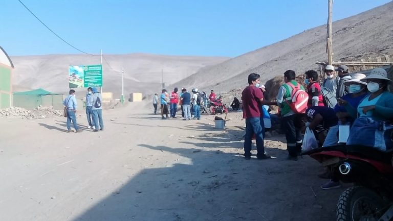 Cocachacra: trabajadores de construcción civil hacen plantón en obra del camal municipal