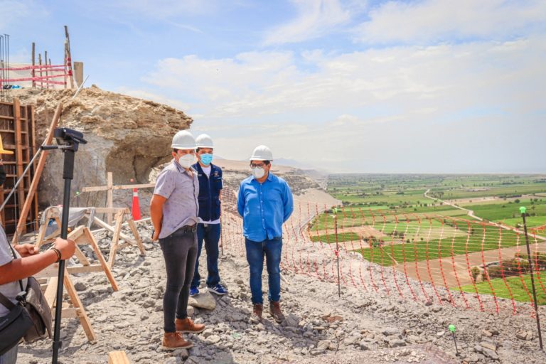 Gerente Regional de Turismo inspecciona obra en Mirador del Cristo Blanco