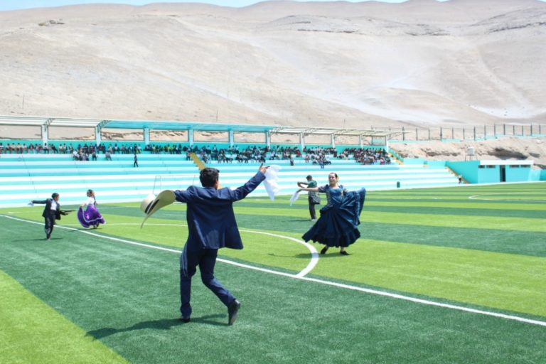 Deán Valdivia: municipio entregó estadio al colegio Francisco López de Romaña