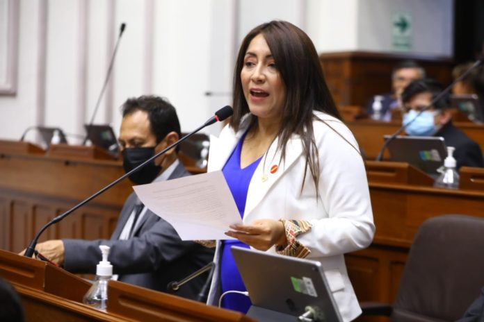 Congresista Kelly Portalatino Pide Helicóptero Para Su Semana De ...