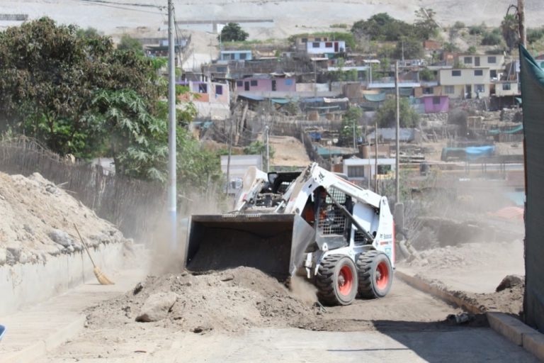 Deán Valdivia: realizan campaña de eliminación de escombros