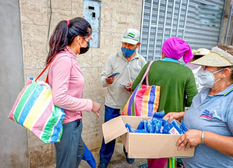 Punta de Bombón: mujeres trabajadoras reciben equipos de protección