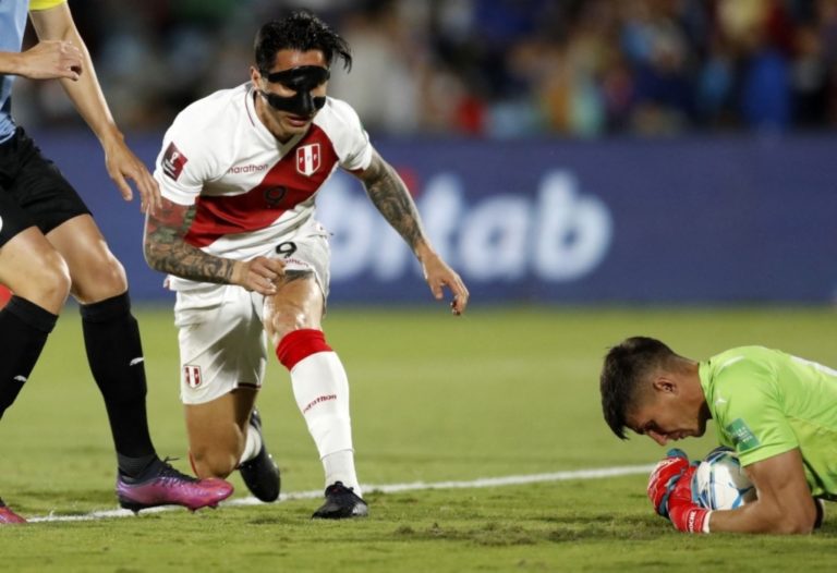 Perú perdió por 1 a 0 ante Uruguay con un VAR que desapareció