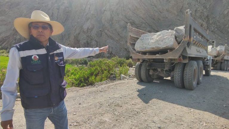 GORE Arequipa ejecuta el mantenimiento de diques en el río Tambo
