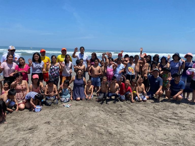 Niños y niñas de albergue de Cusco pasearon por playas de Mollendo