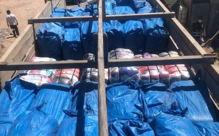 Incautan camión cargado de ropa cachina valorizado en más de 1 millón de soles 