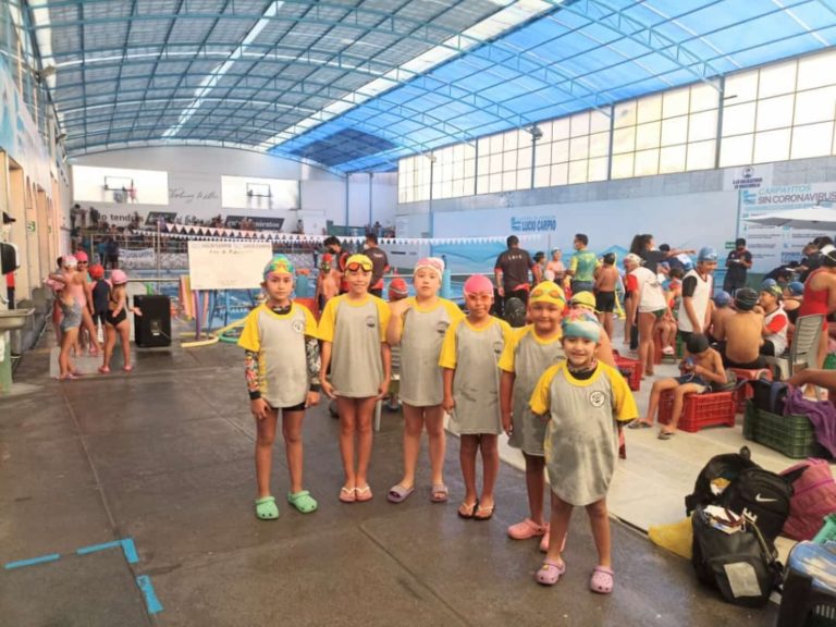 Club Tritones: Catorce nadadores mollendinos participaron en campeonato