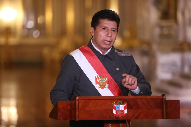 Pedro Castillo no sabe qué hacer y decretó toque de queda todo el martes en Lima y Callao