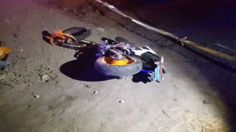 Dos jóvenes fallecen tras accidente de moto en Deán Valdivia