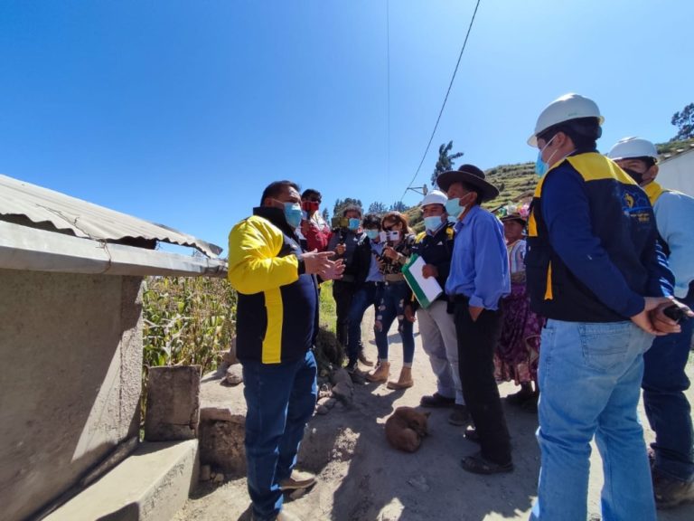 Alcalde junto a comuneros de Quebaya se comprometieron a culminar obra vial