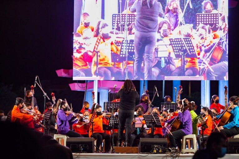 Niños del programa Sinfonía por el Perú y William Luna cautivaron en concierto por el aniversario de Ilo