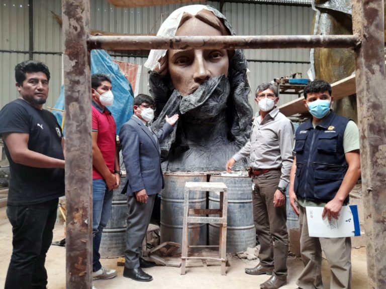 Punta de Bombón: Cristo Mirador en su fase final de construcción