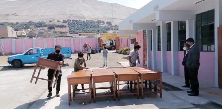 Deán Valdivia: colegio Rubén Linares Linares recibió 31 carpetas escolares