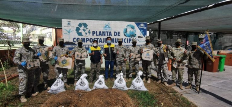 Integrantes de la Escuela de Aviación Moquegua participaron de taller sobre compostaje